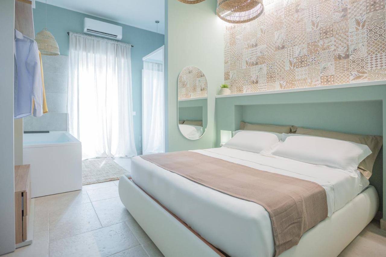 Filia Solis - Old Town Suites & Spa Brindisi Buitenkant foto