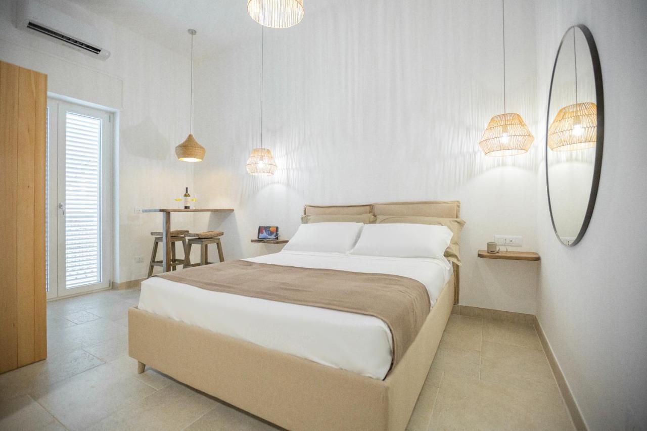 Filia Solis - Old Town Suites & Spa Brindisi Buitenkant foto