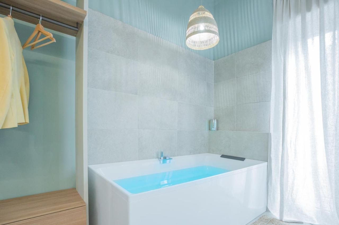 Filia Solis - Old Town Suites & Spa Brindisi Buitenkant foto